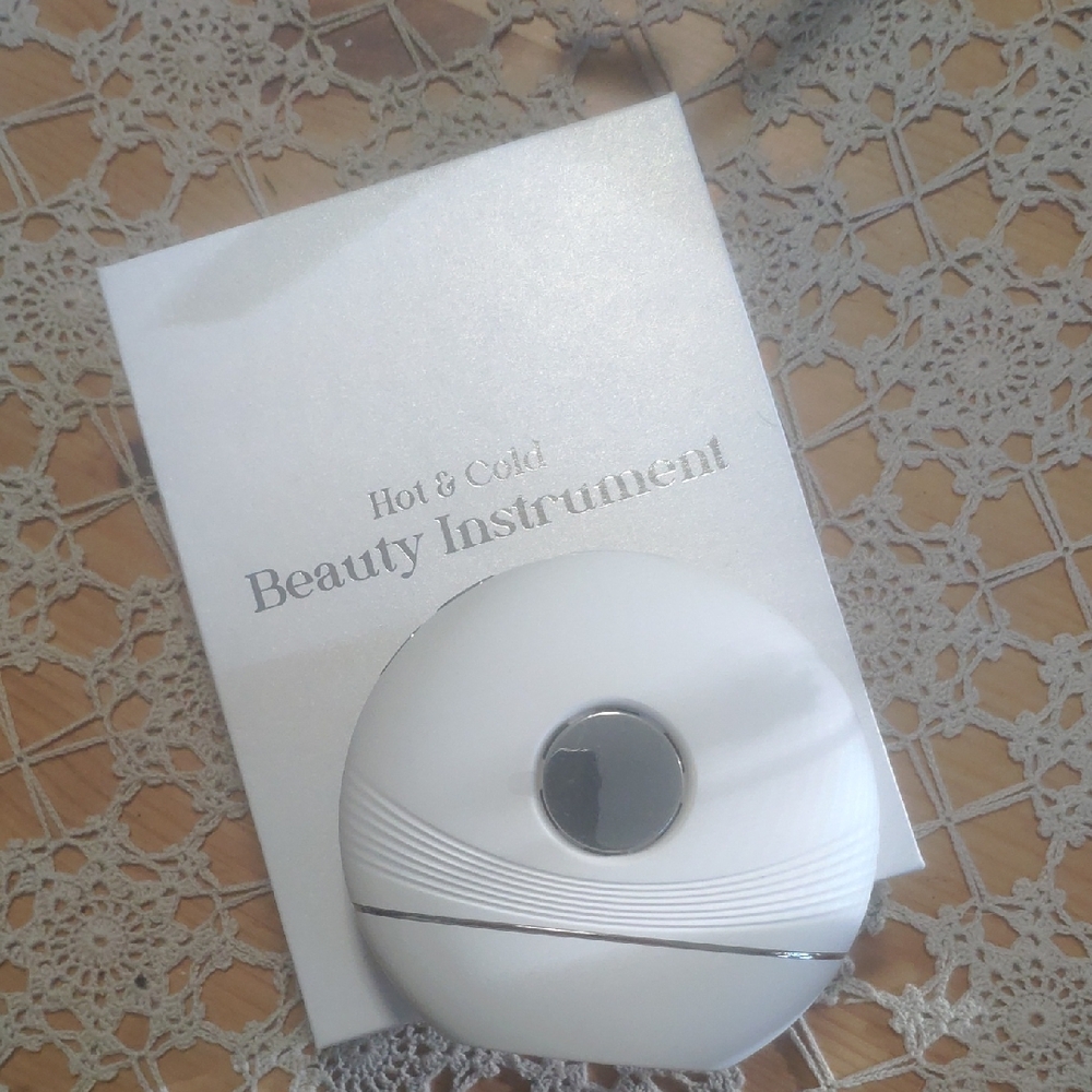 White Beauty Instrument with Silver Accents